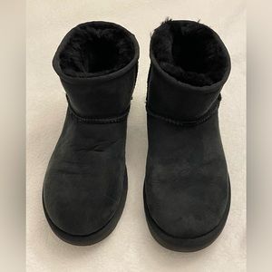 Women's UGG Classic Mini Boot, size 7